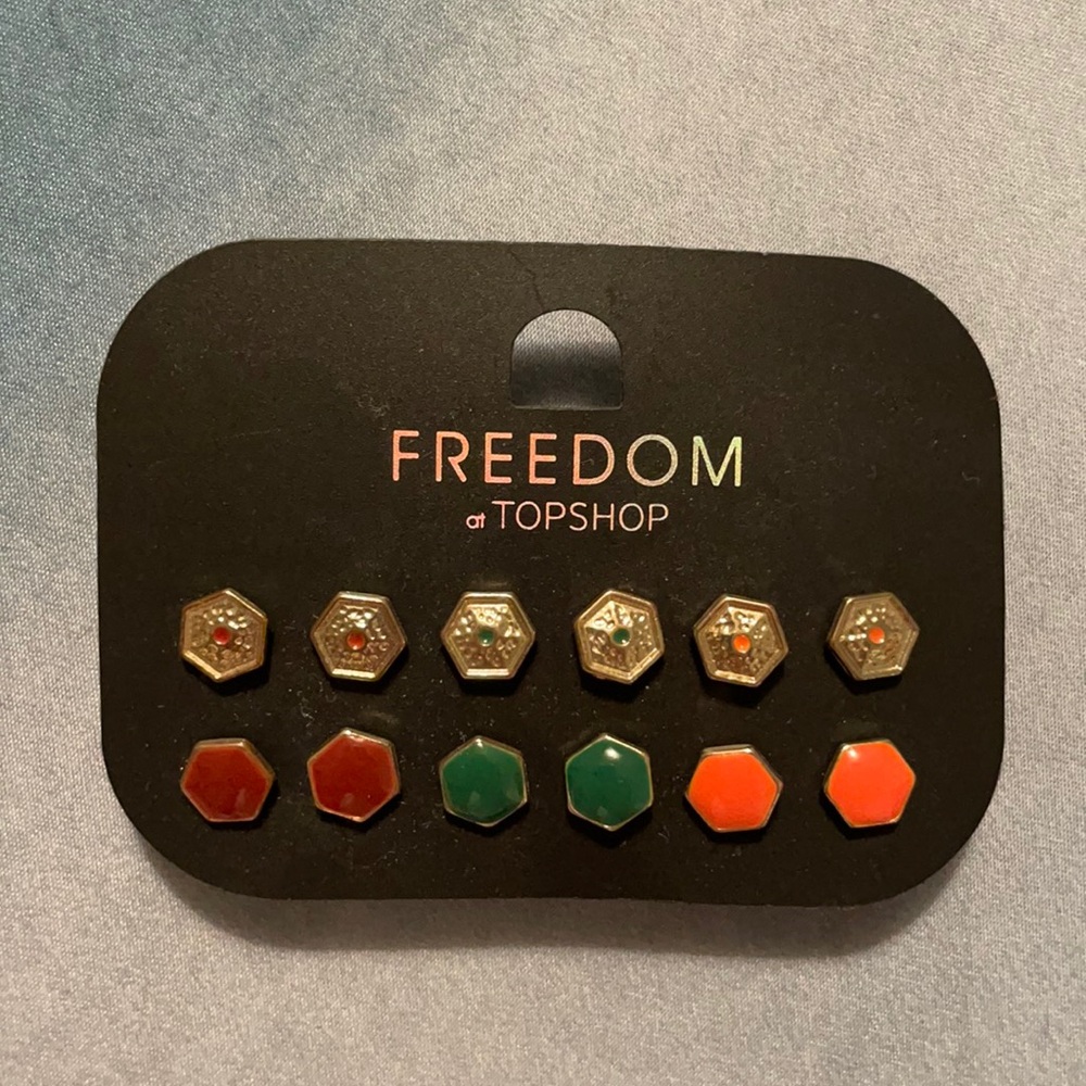 ‼️FREE Topshop Set of Studs